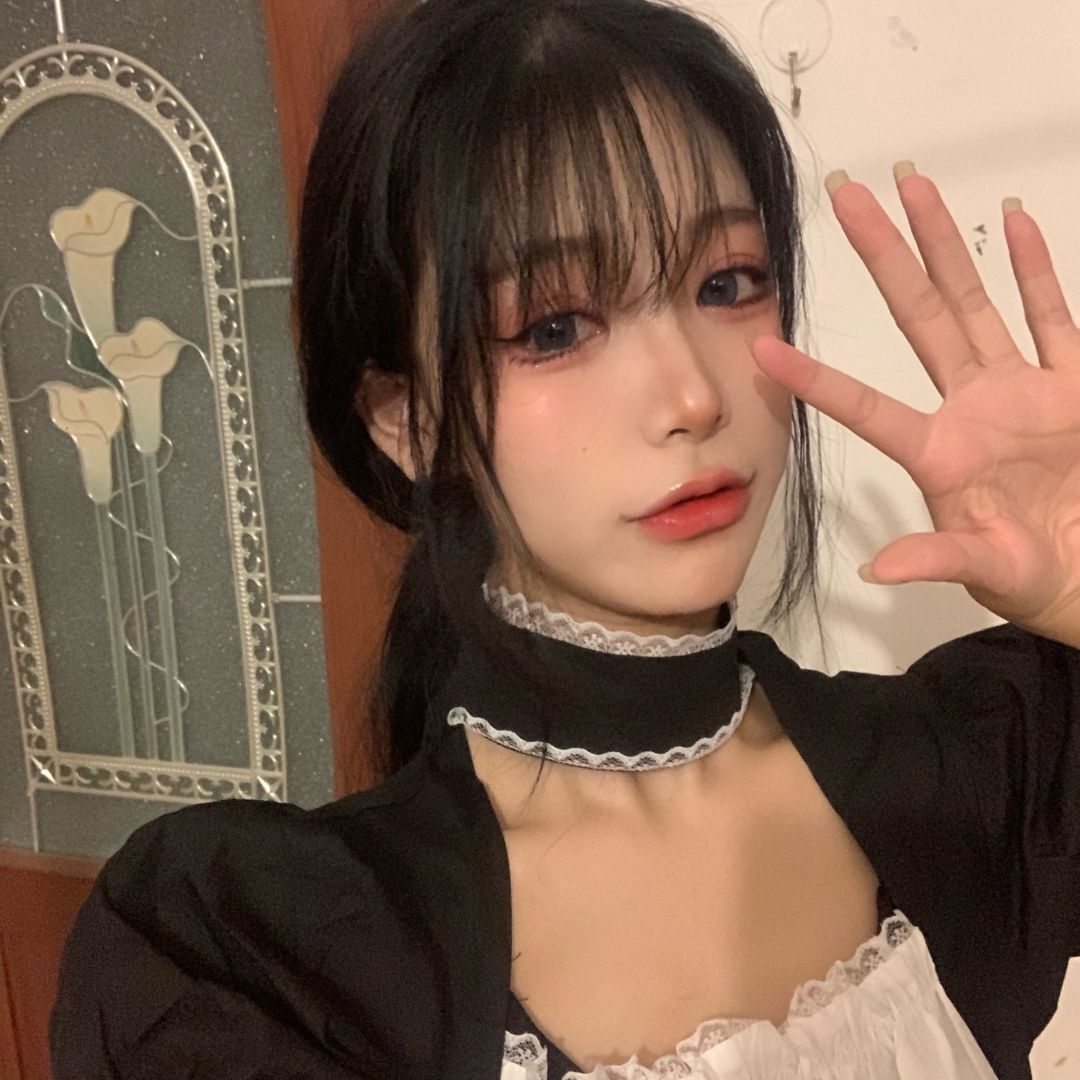 00后身材好的极品妹子，性格奔放...