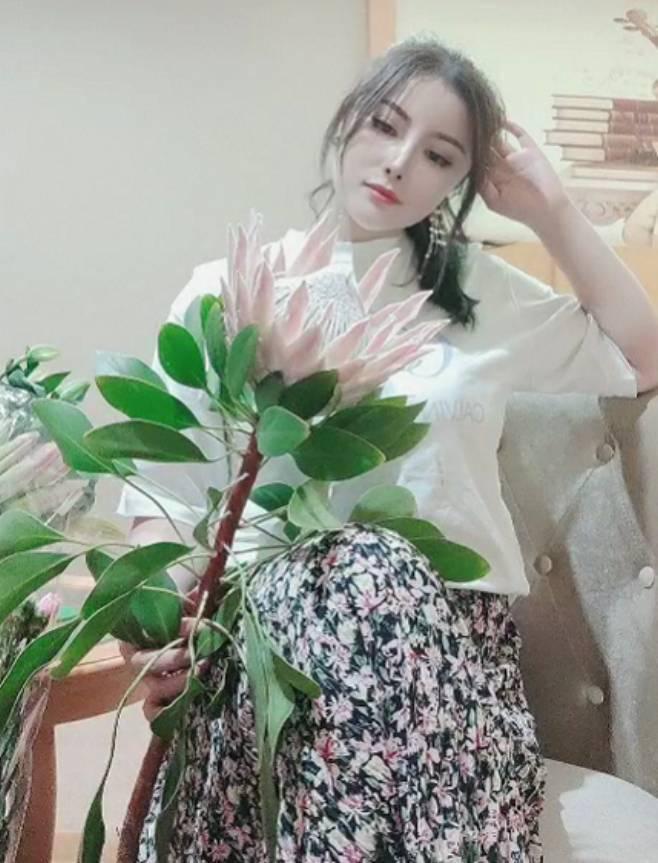 成熟御姐风的小姐姐