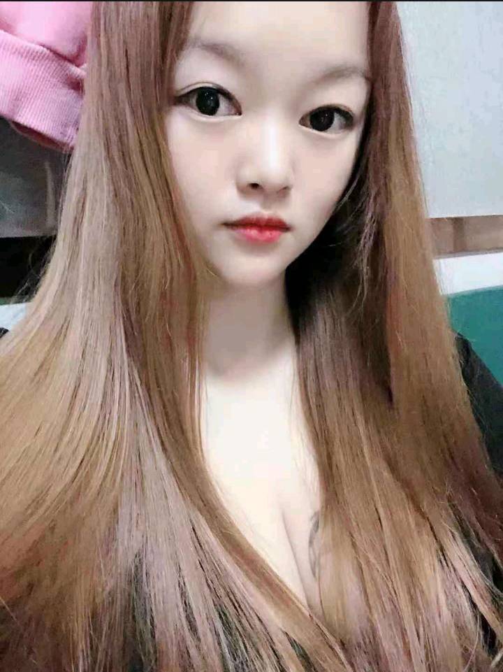 身材火辣的性感小女神