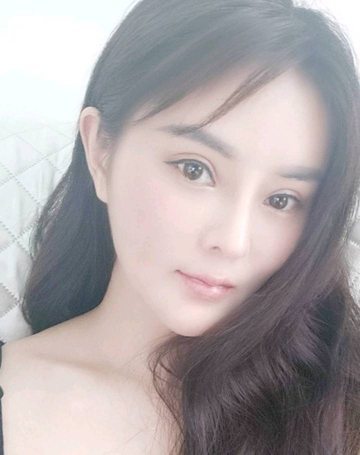 海珠甜美耐看的小姐姐