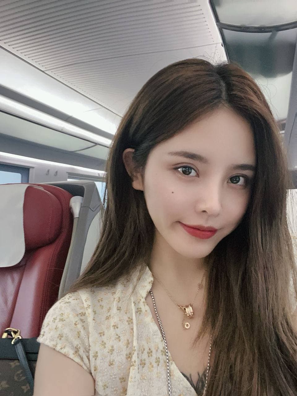 肤白貌美身材好，性感火辣的高颜值妹子