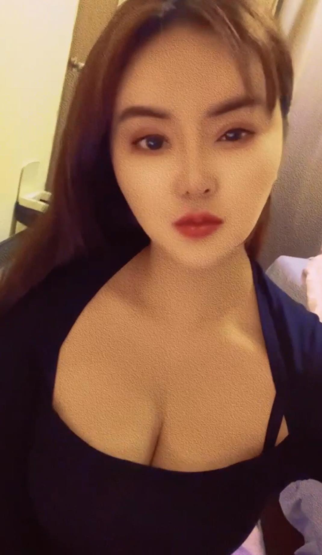 天河区大长腿欣然妹子