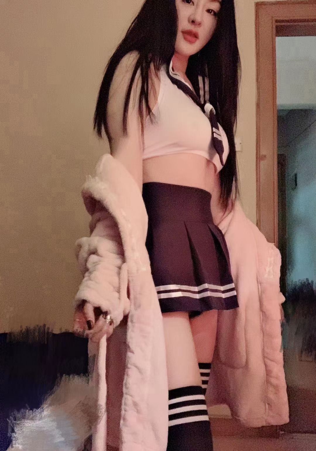 制服控丰满高挑妹妹