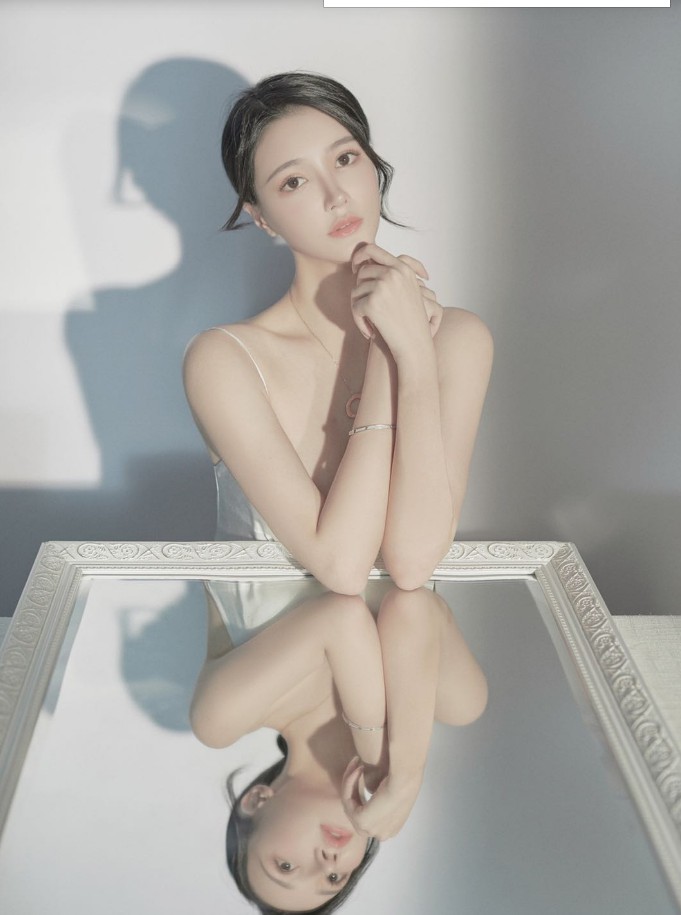 新到一位极品175 软绵绵E罩杯，A4腰带马甲线。假照被雷劈火爆预约